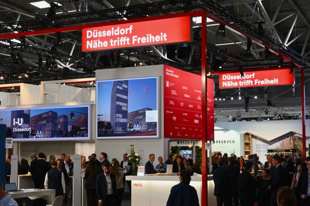 Die EXPO REAL 2026 findet aktuell auf dem Messegelände der Messe München statt. Sie ist Europas grösste internationale Fachmesse für Immobilien, Investitionen und Infrastruktur. Foto: Messestand Düsseldorf.