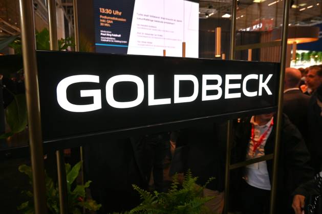 Die EXPO REAL 2026 findet aktuell auf dem Messegelände der Messe München statt. Sie ist Europas grösste internationale Fachmesse für Immobilien, Investitionen und Infrastruktur. Foto: Messestand GOLDBECK. Die GOLDBECK GmbH ist ein familiengeführtes Bau- und Dienstleistungsunternehmen mit Hauptsitz in Bielefeld. Das Unternehmen gilt als europäischer Marktführer im gewerblichen und öffentlichen Hochbau.
