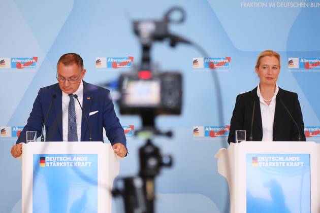 Berlin, Deutschland, 06.10.2026: Deutscher Bundestag: AfD-Fraktionssitzung: Tino Chrupalla und Alice Weidel bei einem Pressestatement Copyright: xdtsxNachrichtenagenturx dts_137322