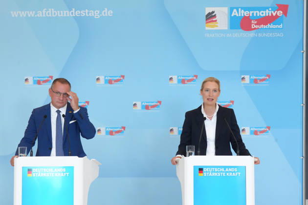Pressekonferenz der AfD Vorsitzenden im Vorfeld der Fraktionssitzung Die AfD Vorsitzenden Alice Weidel (AfD) gemeinsam mit Tino Chrupalla (AfD) beim Pressestatement im Vorfeld der Fraktionssitzung im Deutschen Bundestag, Berlin, 06.10.2026 Berlin Berlin Deutschland