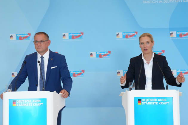 Pressekonferenz der AfD Vorsitzenden im Vorfeld der Fraktionssitzung Die AfD Vorsitzenden Alice Weidel (AfD) gemeinsam mit Tino Chrupalla (AfD) beim Pressestatement im Vorfeld der Fraktionssitzung im Deutschen Bundestag, Berlin, 06.10.2026 Berlin Berlin Deutschland