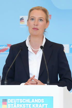 Pressekonferenz der AfD Vorsitzenden im Vorfeld der Fraktionssitzung Alice Weidel (AfD) im Portrait beim Pressestatement im Vorfeld der AfD Fraktionssitzung im Deutschen Bundestag, Berlin, 06.10.2026 Berlin Berlin Deutschland