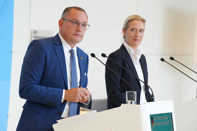 Pressekonferenz der AfD Vorsitzenden im Vorfeld der Fraktionssitzung Die AfD Vorsitzenden Alice Weidel (AfD) gemeinsam mit Tino Chrupalla (AfD) beim Pressestatement im Vorfeld der Fraktionssitzung im Deutschen Bundestag, Berlin, 06.10.2026 Berlin Berlin Deutschland