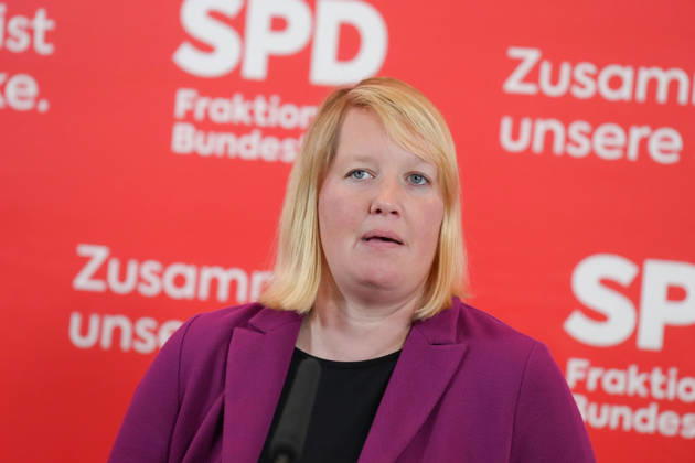 Pressekonferenz der SPD im Vorfeld der Fraktionssitzung Wiebke Esdar (SPD) im Portrait beim Pressestatement im Vorfeld der Fraktionssitzung im Deutschen Bundestag, Berlin, 06.10.2026 Berlin Berlin Deutschland