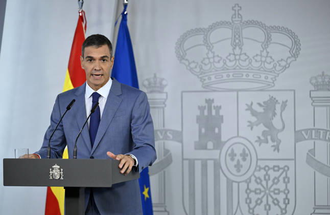 Spanish Prime Minister Pedro Sanchez MADRID, SPAIN - OCTOBER 06: Spanish Prime Minister Pedro Sanchez holds a press conference at the Prime Minister s Residence at Moncloa after the cabinet meeting in Madrid, Spain on October 06, 2026. Burak Akbulut Anadolu Madrid Spain. Editorial use only. Please get in touch for any other usage.  Copyright: x2026xAnadoluxBurakxAkbulutx