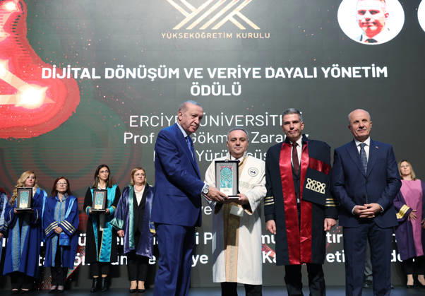 Turkish President Recep Tayyip Erdogan ANKARA, TURKIYE - OCTOBER 6: (----EDITORIAL USE ONLY - MANDATORY CREDIT - TURKISH PRESIDENCY MURAT KULA HANDOUT - NO MARKETING NO ADVERTISING CAMPAIGNS - DISTRIBUTED AS A SERVICE TO CLIENTS----) Turkish President Recep Tayyip Erdogan (L) presents the 2026 Council of Higher Education (YOK) Outstanding Achievement Awards in 20 categories under three headings, Doctoral Dissertation of the Year, Institutional Awards and Special Awards, during the opening ceremony of the 2026-2027 Higher Education Academic Year at the Bestepe National Congress and Culture Center in Ankara, Turkiye, on October 6, 2026. Council of Higher Education (YOK) President Prof. Dr. Erol Ozvar (R) also attended the ceremony. Turk  Copyright: x2026xAnadoluxTurkishxPresidencyx xMuratxKulax xHandoutx