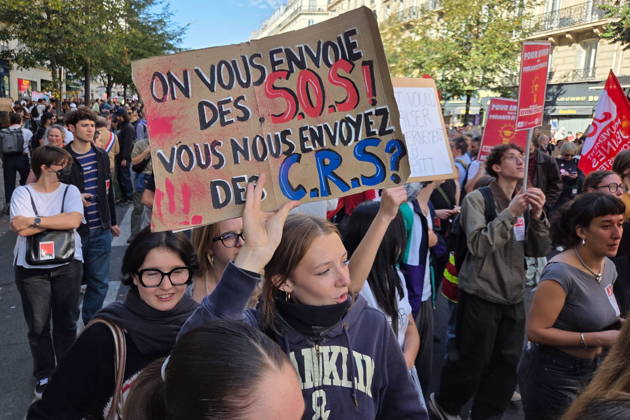 FRANCE, PARIS - OCTOBER 6, 2026: Students of high schools and universities come to city s streets to protest against overloaded schedule, shortage of teachers and other problems occured in the education system. In some places, protests have turned into riots and clashes with police officers. Dmitry Orlov TASS  98868612