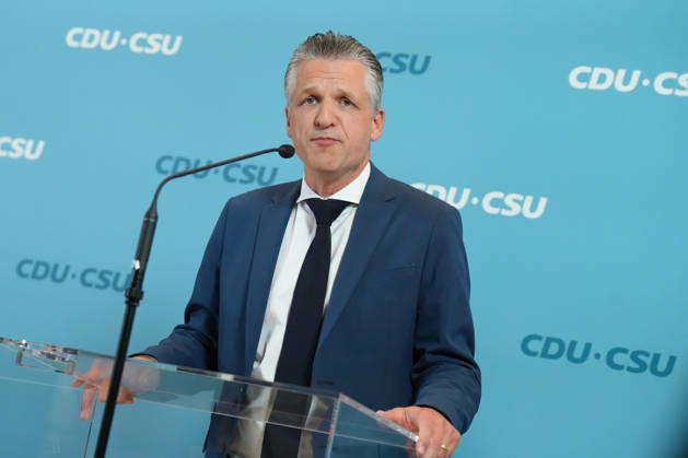 Pressekonferenz der CDU und CSU im Vorfeld der Fraktionssitzung Thorsten Frei (CDU) beim Pressestatement im Vorfeld der Fraktionssitzung der CDU und CSU Bundestagsfraktion im Deutschen Bundestag, Berlin, 06.10.2026 Berlin Berlin Deutschland