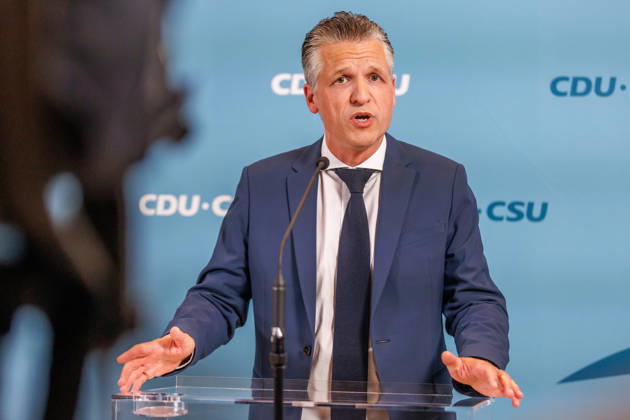 Statement vor den Fraktionssitzung der CDU CSU Alexander Hoffmann, stellvertretender Fraktionsvorsitzender der CDU CSU im Bundestag und Thorsten Frei (CDU), Fraktionsvorsitzender, spricht waehrend eines Statement vor den Fraktionssitzungen am 06.10.2026 in Berlin. Berlin Berlin Deutschland Reichstag