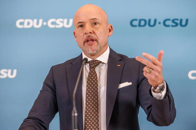 Statement vor den Fraktionssitzung der CDU CSU Alexander Hoffmann, stellvertretender Fraktionsvorsitzender der CDU CSU im Bundestag und Thorsten Frei (CDU), Fraktionsvorsitzender, spricht waehrend eines Statement vor den Fraktionssitzungen am 06.10.2026 in Berlin. Berlin Berlin Deutschland Reichstag