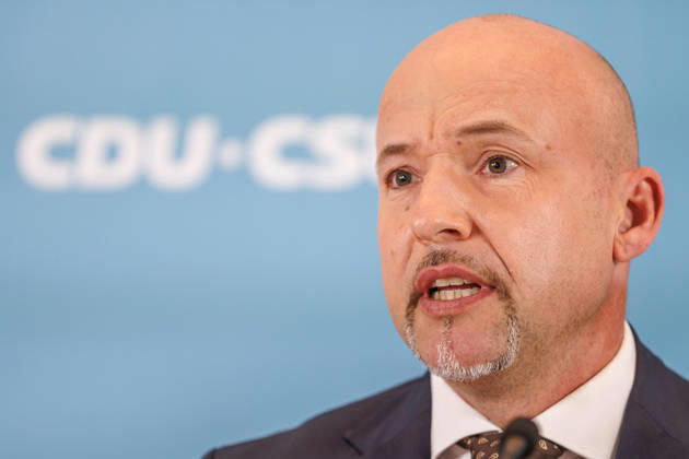 Statement vor den Fraktionssitzung der CDU CSU Alexander Hoffmann, stellvertretender Fraktionsvorsitzender der CDU CSU im Bundestag und Thorsten Frei (CDU), Fraktionsvorsitzender, spricht waehrend eines Statement vor den Fraktionssitzungen am 06.10.2026 in Berlin. Berlin Berlin Deutschland Reichstag