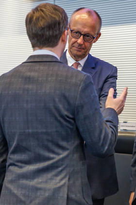 Fraktionssitzung CDU CSU Bundeskanzler Friedrich Merz (CDU) bei einer Fraktionssitzung am 06.10.2026 in Berlin. Berlin Berlin Deutschland Bundestag