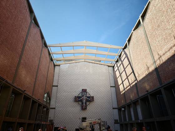06.10.2026 xkhx Kassel Neues Dach für die Elisabethkirche - Drei Jahre nach dem Einsturz des Daches der Kirche wird das Notdach entfernt und durch ein endgültiges Dach ersetzt.