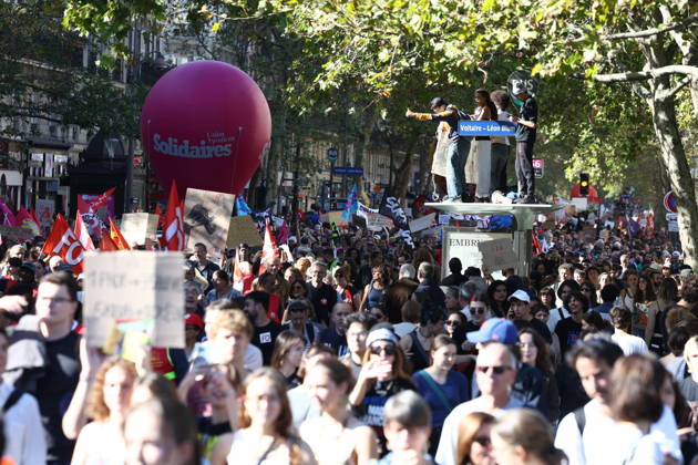 Student Demonstration - Paris Sudents protest against the current state of public education, once again, on October 6, 2026, in Paris, France. They demand more resources for the national education system, and raise against the far right party - le Rassemblement National. Photo by Raphael Lafargue ABACAPRESS.COM Paris France  Copyright: xLafarguexRaphael ABACAx