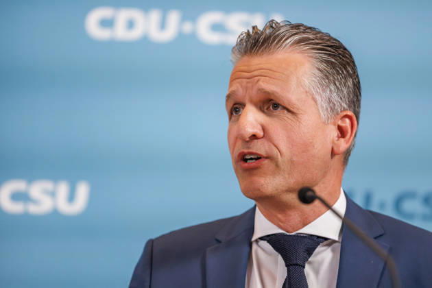 Statement vor den Fraktionssitzung der CDU CSU Alexander Hoffmann, stellvertretender Fraktionsvorsitzender der CDU CSU im Bundestag und Thorsten Frei (CDU), Fraktionsvorsitzender, spricht waehrend eines Statement vor den Fraktionssitzungen am 06.10.2026 in Berlin. Berlin Berlin Deutschland Reichstag