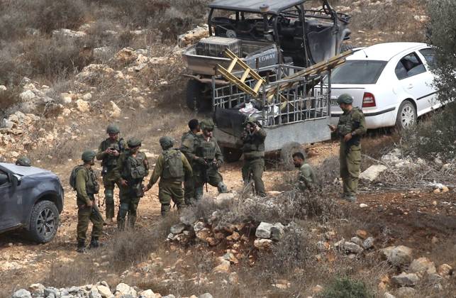 October 6, 2026, Aqraba, Palestine, State of: AQRABA, OCCUPIED WEST BANK, OCTOBER 6, 2026: Palestinian farmers come under attack by Israeli settlers while harvesting olives in the village of Aqraba, south of Nablus. Several Palestinians were wounded after settlers opened fire and assaulted farmers during the harvest, according to Palestinian reports. Israeli forces later detained a Palestinian farmer at the scene, according to information provided by the photographer. The Israeli military had not immediately commented on the reported shooting. Aqraba Palestine, State of - ZUMAq101 20261006_zna_q101_072 Copyright: xNedalxShtiehx