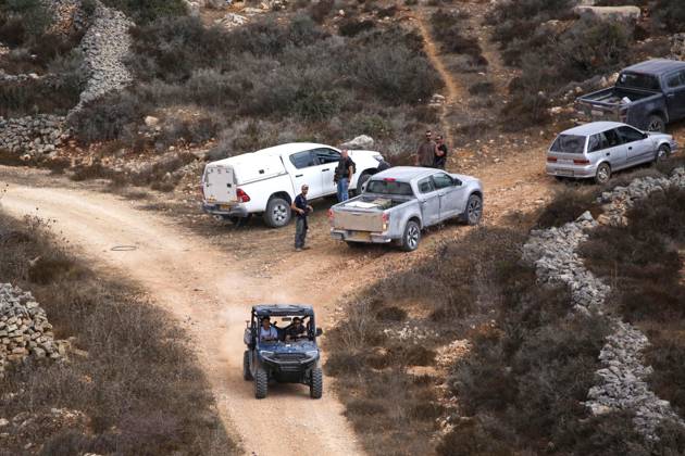 Four Palestinians injured in attacks by Israeli settlers in Nablus NABLUS, WEST BANK, PALESTINE - OCTOBER 6: Israelis attack Palestinian farmers harvesting olives on their land in the town of Aqraba, south of Nablus, West Bank, Palestine, on October 6, 2026. Nedal Eshtayah Anadolu Nablus West Bank. Editorial use only. Please get in touch for any other usage.  Copyright: x2026xAnadoluxNedalxEshtayahx