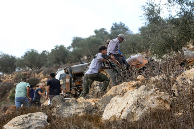 Four Palestinians injured in attacks by Israeli settlers in Nablus NABLUS, WEST BANK, PALESTINE - OCTOBER 6: Israelis attack Palestinian farmers harvesting olives on their land in the town of Aqraba, south of Nablus, West Bank, Palestine, on October 6, 2026. Nedal Eshtayah Anadolu Nablus West Bank. Editorial use only. Please get in touch for any other usage.  Copyright: x2026xAnadoluxNedalxEshtayahx