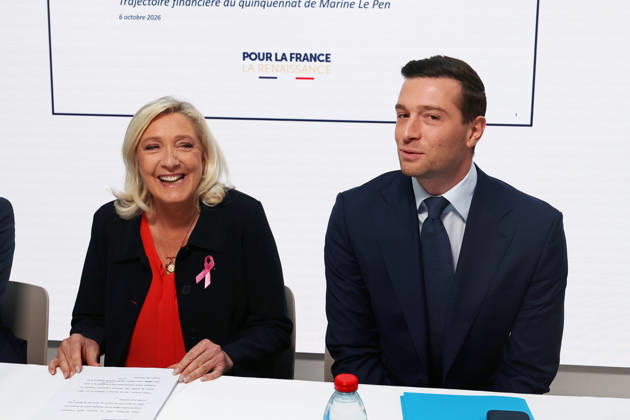 Marine Le Pen, Jordan Bardella et Jean-Philippe Tanguy lors d une confà rence de presse à Paris Marine Le Pen, candidate à l à lection prà sidentielle de 2027, Jordan Bardella, prà sident du Rassemblement national (RN) et Jean-Philippe Tanguy, expert en à conomie, lors d une confà rence de presse à Paris, France, le 6 octobre 2026. Head of the Parliamentary group and candidate for the 2027 Presidential election Marine Le Pen, President of French far-right Rassemblement National (RN) party Jordan Bardella and Jean-Philippe Tanguy, economy expert during a press conference in Paris, France on October 6 2026 Copyright: xBertrandxVanierx