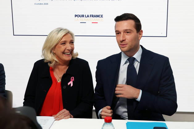 Marine Le Pen, Jordan Bardella et Jean-Philippe Tanguy lors d une confà rence de presse à Paris Marine Le Pen, candidate à l à lection prà sidentielle de 2027, Jordan Bardella, prà sident du Rassemblement national (RN) et Jean-Philippe Tanguy, expert en à conomie, lors d une confà rence de presse à Paris, France, le 6 octobre 2026. Head of the Parliamentary group and candidate for the 2027 Presidential election Marine Le Pen, President of French far-right Rassemblement National (RN) party Jordan Bardella and Jean-Philippe Tanguy, economy expert during a press conference in Paris, France on October 6 2026 Copyright: xBertrandxVanierx