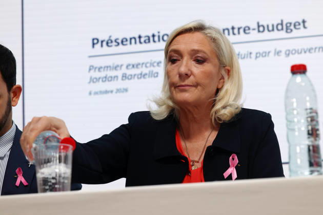 Marine Le Pen, Jordan Bardella et Jean-Philippe Tanguy lors d une confà rence de presse à Paris Marine Le Pen, candidate à l à lection prà sidentielle de 2027, Jordan Bardella, prà sident du Rassemblement national (RN) et Jean-Philippe Tanguy, expert en à conomie, lors d une confà rence de presse à Paris, France, le 6 octobre 2026. Head of the Parliamentary group and candidate for the 2027 Presidential election Marine Le Pen, President of French far-right Rassemblement National (RN) party Jordan Bardella and Jean-Philippe Tanguy, economy expert during a press conference in Paris, France on October 6 2026 Copyright: xBertrandxVanierx
