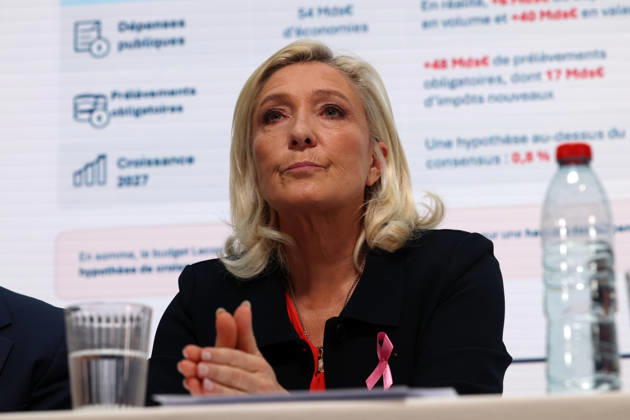 Marine Le Pen, Jordan Bardella et Jean-Philippe Tanguy lors d une confà rence de presse à Paris Marine Le Pen, candidate à l à lection prà sidentielle de 2027, Jordan Bardella, prà sident du Rassemblement national (RN) et Jean-Philippe Tanguy, expert en à conomie, lors d une confà rence de presse à Paris, France, le 6 octobre 2026. Head of the Parliamentary group and candidate for the 2027 Presidential election Marine Le Pen, President of French far-right Rassemblement National (RN) party Jordan Bardella and Jean-Philippe Tanguy, economy expert during a press conference in Paris, France on October 6 2026 Copyright: xBertrandxVanierx