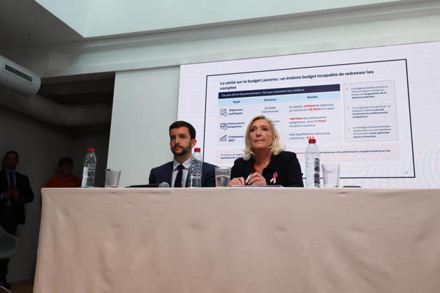 Marine Le Pen, Jordan Bardella et Jean-Philippe Tanguy lors d une confà rence de presse à Paris Marine Le Pen, candidate à l à lection prà sidentielle de 2027, Jordan Bardella, prà sident du Rassemblement national (RN) et Jean-Philippe Tanguy, expert en à conomie, lors d une confà rence de presse à Paris, France, le 6 octobre 2026. Head of the Parliamentary group and candidate for the 2027 Presidential election Marine Le Pen, President of French far-right Rassemblement National (RN) party Jordan Bardella and Jean-Philippe Tanguy, economy expert during a press conference in Paris, France on October 6 2026 Copyright: xBertrandxVanierx