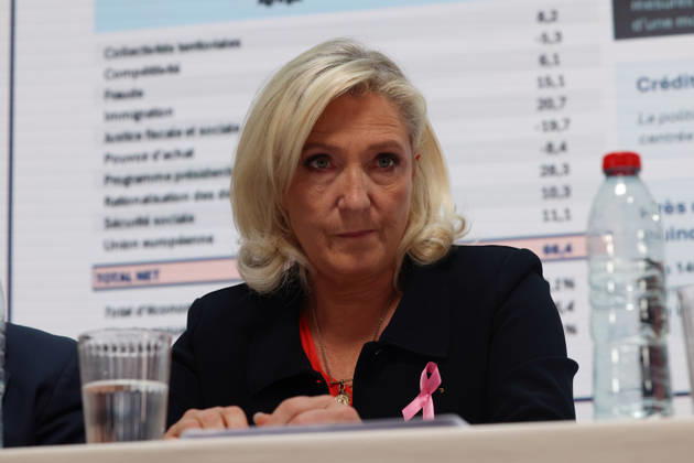 Marine Le Pen, Jordan Bardella et Jean-Philippe Tanguy lors d une confà rence de presse à Paris Marine Le Pen, candidate à l à lection prà sidentielle de 2027, Jordan Bardella, prà sident du Rassemblement national (RN) et Jean-Philippe Tanguy, expert en à conomie, lors d une confà rence de presse à Paris, France, le 6 octobre 2026. Head of the Parliamentary group and candidate for the 2027 Presidential election Marine Le Pen, President of French far-right Rassemblement National (RN) party Jordan Bardella and Jean-Philippe Tanguy, economy expert during a press conference in Paris, France on October 6 2026 Copyright: xBertrandxVanierx
