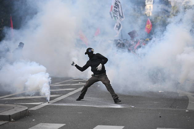 Severe clashes with the police took place during the student demonstration. Student unions had called for a mobilisation of secondary school pupils to demand more resources for secondary schools on 6 October 2026 in Paris. - 06 10 2026 - France Ile-de-France (region) Paris -  JulienxMattiax xLexPictorium LePictorium_0341922
