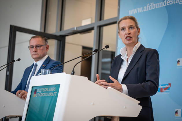 Tino Chrupalla, AfD-Partei- und Fraktionsvorsitzender mit Alice Weidel, AfD-Partei- und Fraktionsvorsitzende;Pressestatement der beiden Parteivorsitzenden und Fraktionsvorsitzenden der AfD vor Beginn der Fraktionssitzung im Deutschen Bundestag, Berlin Berlin Deutschland Bundestag