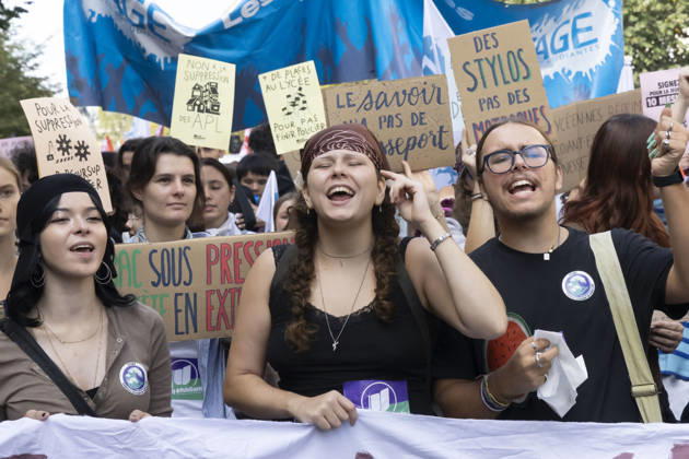 Paris, France October 6, 2026 - Demonstration organized as part of a national day of action launched by high school students. Nationwide student protests and violent school riots have disrupted over 700 secondary schools and led to roughly 5,000 arrests across France. What began in late September 2026 as peaceful blockades in the low-income Paris suburb of Seine-Saint-Denis has rapidly escalated into a major public order crisis for President Emmanuel Macron s government. MANIFESTATION ETUDIANTES, LYCEENS, GREVE, SOCIETE, JEUNES, JEUNESSE, ETUDIANT, Copyright: xVincentxIsorex