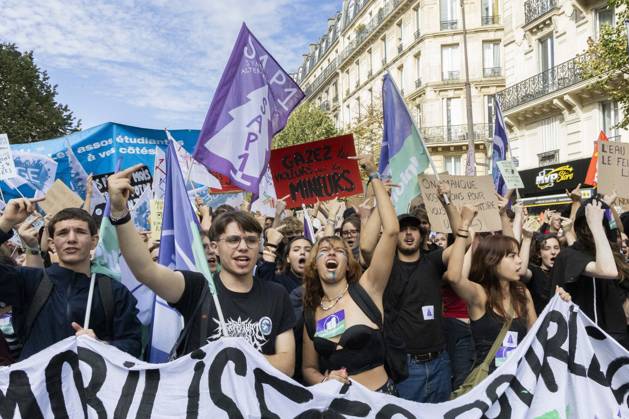 Paris, France October 6, 2026 - Demonstration organized as part of a national day of action launched by high school students. Nationwide student protests and violent school riots have disrupted over 700 secondary schools and led to roughly 5,000 arrests across France. What began in late September 2026 as peaceful blockades in the low-income Paris suburb of Seine-Saint-Denis has rapidly escalated into a major public order crisis for President Emmanuel Macron s government. MANIFESTATION ETUDIANTES, LYCEENS, GREVE, SOCIETE, JEUNES, JEUNESSE, ETUDIANT, Copyright: xVincentxIsorex
