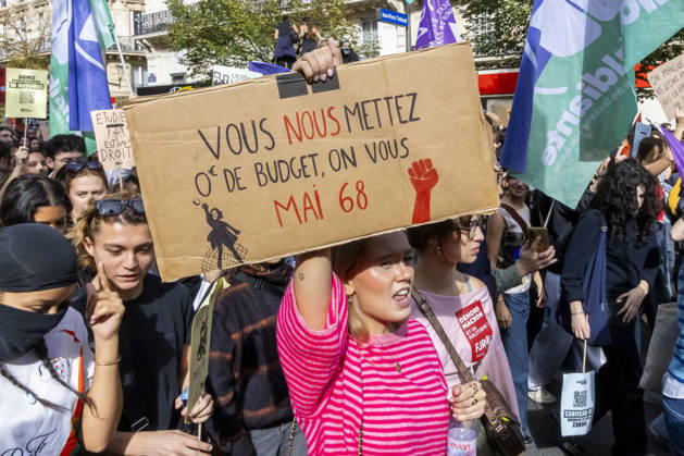 Paris, France October 6, 2026 - Demonstration organized as part of a national day of action launched by high school students. Nationwide student protests and violent school riots have disrupted over 700 secondary schools and led to roughly 5,000 arrests across France. What began in late September 2026 as peaceful blockades in the low-income Paris suburb of Seine-Saint-Denis has rapidly escalated into a major public order crisis for President Emmanuel Macron s government. MANIFESTATION ETUDIANTES, LYCEENS, GREVE, SOCIETE, JEUNES, JEUNESSE, ETUDIANT, MAI 68 Copyright: xVincentxIsorex