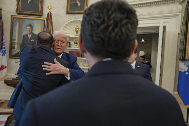 October 6, 2026, Washington, Dc, United States of America: U.S. President Donald Trump embraces a guest in the Oval Office of the White House during a visit by golfer Tiger Woods, February 20, 2025 in Washington, D.C. Woods, who received the Presidential Medal of Freedom from Trump in 2019, joined PGA Tour leaders at the White House for talks on a proposed deal with Saudi ArabiaÃ¢â‚¬â ¢s Public Investment Fund before Trump introduced him as a surprise guest at a Black History Month reception. Washington United States of America - ZUMAp138 20261006_zaa_p138_023 Copyright: xJoycexN.xBoghosian WhitexHousex