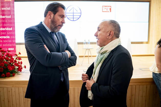 Yolanda Díaz Speaks at the Event Democracy and International Solidarity UGT Secretary-General Pepe Álvarez and Minister of Transportation and Sustainable Mobility Óscar Puente converse upon their arrival at the event Democracy and International Solidarity: The Past, a Driving Force for Building the Future, on October 6, 2026, in Madrid, Spain. The event is being held to mark the 50th anniversary of the German Friedrich Ebert Foundation (Friedrich Ebert Stiftung) delegation, FES in Spain. OCTOBER 6, 2026. YOLANDA ECONOMÍA, MINISTER OF LABOR, AT THE EVENT IN MADRID, SPAIN Copyright: xA.xPÃ rezxMecax 7825119
