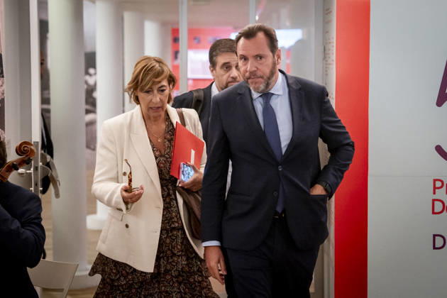 Yolanda Díaz speaks at the event Democracy and International Solidarity. The Minister of Transportation and Sustainable Mobility, Óscar Puente, upon his arrival at the event Democracy and International Solidarity: The Past, a Driving Force for Building the Future, on October 6, 2026, in Madrid, Spain. The event marks the 50th anniversary of the German Friedrich Ebert Foundation (Friedrich Ebert Stiftung) delegation, FES in Spain October 6, 2026 YOLANDA ECONOMY DEMOCRACY MINISTER OF LABOR ON FOOT Madrid, Spain Copyright: xA.xPÃ rezxMecax 7825120