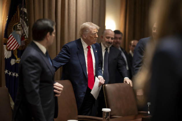 October 6, 2026, Washington, Dc, United States: U.S President Donald Trump, center, arrives for a cabinet meeting at the Cabinet Room of the White House, March 6, 2025 in Washington, D.C. Washington United States - ZUMAp138 20261006_zaa_p138_026 Copyright: xDanielxTorok WhitexHousex