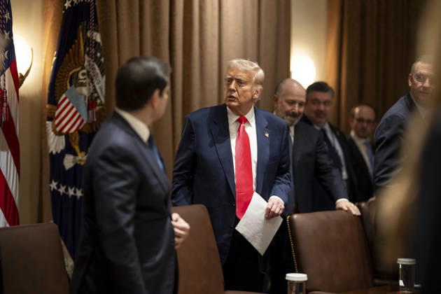 October 6, 2026, Washington, Dc, United States: U.S President Donald Trump, center, comments to Secretary of State Marco Rubio, left, as he arrives for a cabinet meeting at the Cabinet Room of the White House, March 6, 2025 in Washington, D.C. Washington United States - ZUMAp138 20261006_zaa_p138_030 Copyright: xDanielxTorok WhitexHousex