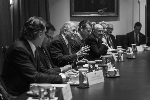 October 6, 2026, Washington, Dc, United States: U.S President Donald Trump, center, comments during a cabinet meeting at the Cabinet Room of the White House, April 10, 2025 in Washington, D.C. The meeting comes a day after Trump paused his global reciprocal tariffs. Washington United States - ZUMAp138 20261006_zaa_p138_031 Copyright: xMollyxRoberts WhitexHousex