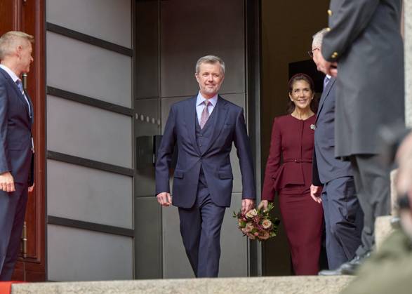 The Danish royal couple King Frederik and Queen Mary in parliament 2026-10-06 COPENHAGEN DENMARK, The Danish royal couple King Frederik and Queen Mary., The Danish Parliament (Folketinget) opens. The opening marks the beginning of a new parliamentary year., PICTURE:King Frederik and Quen Mary of Denmark arrival to Christiansborg Palace Folketinget, PHOTO:hbg-bild mega. 06 Oct 2026 Pictured: King Frederik and Queen Mary.  Copyright: xThexMegaxAgencyxhbgbildx xMEGAx