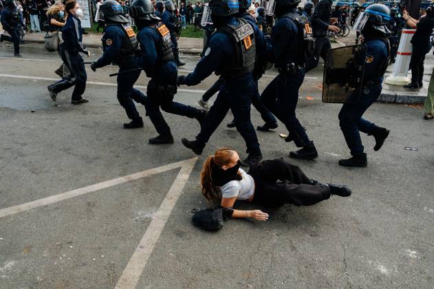 As part of the nationwide student protest, the march in Paris on Tuesday drew between 56,000 and 100,000 demonstrators, according to the Ministry of the Interior and the organising secondary school and student organisations (USL, FAGE, Union Ã tudiante, UNEF). The demonstration proceeded peacefully, despite a few scuffles at Place de la Nation. - 06 10 2026 - France Ile-de-France (region) Paris -  JanxSchmidt-Whitley LexPictorium LePictorium_0342053