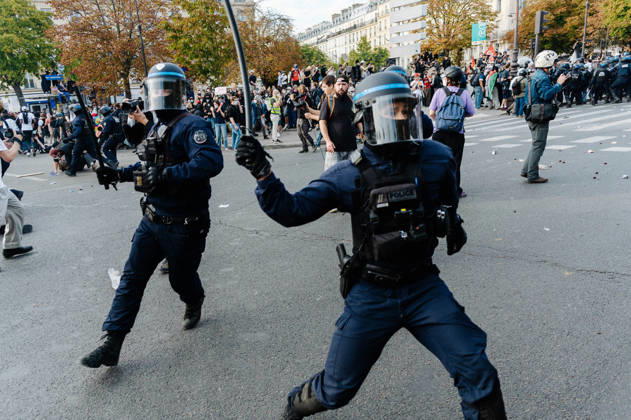 As part of the nationwide student protest, the march in Paris on Tuesday drew between 56,000 and 100,000 demonstrators, according to the Ministry of the Interior and the organising secondary school and student organisations (USL, FAGE, Union Ã tudiante, UNEF). The demonstration proceeded peacefully, despite a few scuffles at Place de la Nation. - 06 10 2026 - France Ile-de-France (region) Paris -  JanxSchmidt-Whitley LexPictorium LePictorium_0342050