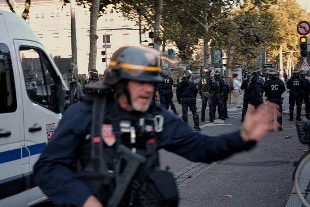Nearly half million take to streets across France in student protests STRASBOURG, FRANCE - OCTOBER 6: Police take security measures as hundreds of students supported by the major French trade unions have taken to the streets across for a day of national protest in Strasbourg, France on October 6, 2026. They are protesting against overcrowded classrooms, a shortage of teachers, the poor condition of facilities, and the education budget for 2027. Hadi Mehraeen Anadolu Strasbourg France. Editorial use only. Please get in touch for any other usage.  Copyright: x2026xAnadoluxHadixMehraeenx