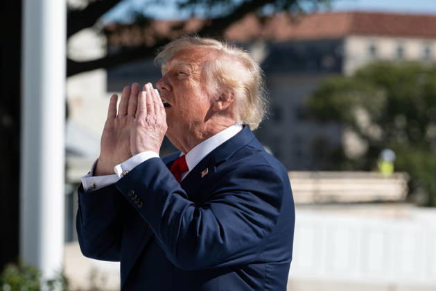 October 6, 2026, Washington, District Of Columbia, United States: President DONALD TRUMP shouts up to visitors on the South Portico of the White House before departing aboard Marine One for Baltimore, Maryland. Washington United States  - ZUMAk206 20261006_znp_k206_018 Copyright: xMattxKaminskyx