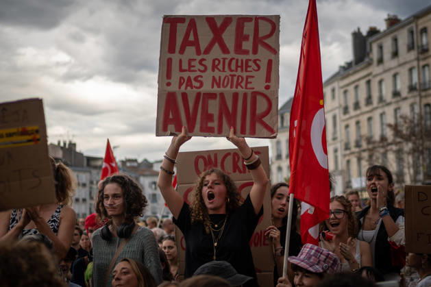 Students and unions protest education budget cuts in Bayonne BAYONNE, FRANCE - OCTOBER 6: Hundreds of students supported by major French trade unions take to the streets during a nationwide protest against overcrowded classrooms, teacher shortages, poor school facilities and the proposed 2027 education budget in Bayonne, France, on October 6, 2026. Javi Julio Anadolu Bayonne France. Editorial use only. Please get in touch for any other usage.  Copyright: x2026xAnadoluxJavixJuliox