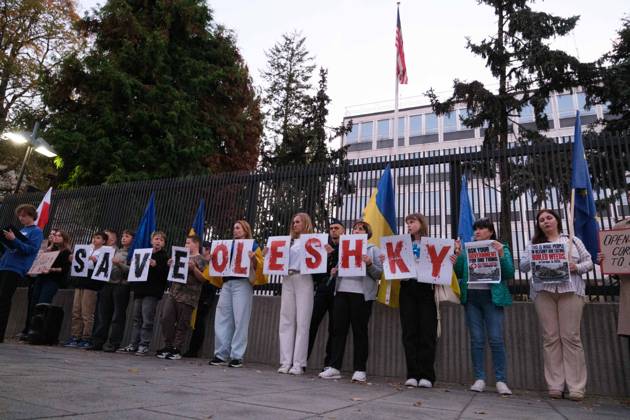 October 6, 2026, Warsaw, Masovian Voivodeship, Poland: Protesters hold placards that spell out save Oleshky during a demonstration outside the US Embassy in Warsaw protesting the humanitarian crisis in Russian-occupied Oleshky. The protest was organized by Poland s Ukrainian diaspora as an appeal to Ukraine s international partners to step up diplomatic efforts to support civilians trapped in Oleshky with humanitarian aid and the possibility of evacuation. Warsaw Poland  - ZUMAk204 20261006_zip_k204_009 Copyright: xRomanxKozielx