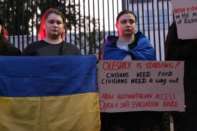 October 6, 2026, Warsaw, Masovian Voivodeship, Poland: Protesters hold placards calling for international humanitarian action during a demonstration outside the US Embassy in Warsaw protesting the humanitarian crisis in Russian-occupied Oleshky. The protest was organized by Poland s Ukrainian diaspora as an appeal to Ukraine s international partners to step up diplomatic efforts to support civilians trapped in Oleshky with humanitarian aid and the possibility of evacuation. Warsaw Poland  - ZUMAk204 20261006_zip_k204_014 Copyright: xRomanxKozielx