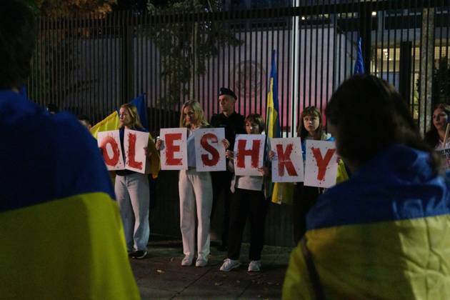 October 6, 2026, Warsaw, Masovian Voivodeship, Poland: Protesters hold placards that spell out Oleshky during a demonstration outside the US Embassy in Warsaw protesting the humanitarian crisis in Russian-occupied Oleshky. The protest was organized by Poland s Ukrainian diaspora as an appeal to Ukraine s international partners to step up diplomatic efforts to support civilians trapped in Oleshky with humanitarian aid and the possibility of evacuation. Warsaw Poland  - ZUMAk204 20261006_zip_k204_021 Copyright: xRomanxKozielx
