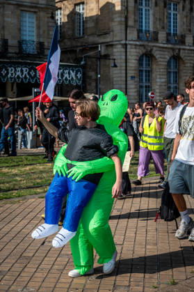 October 6, 2026, Bordeaux, Nouvelle-Aquitaine, France: On October 6, 2026, nearly 9,000 people march through Bordeaux. Initially called around social demands, the demonstration takes on a strong high school student character as large numbers of young people join. Bordeaux France  - ZUMAh207 20261006_zip_h207_011 Copyright: xFabricexHebertx
