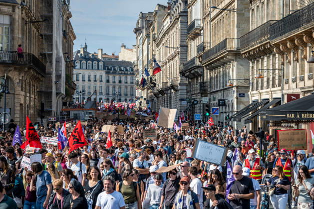 October 6, 2026, Bordeaux, Nouvelle-Aquitaine, France: On October 6, 2026, nearly 9,000 people march through Bordeaux. Initially called around social demands, the demonstration takes on a strong high school student character as large numbers of young people join. Bordeaux France  - ZUMAh207 20261006_zip_h207_016 Copyright: xFabricexHebertx